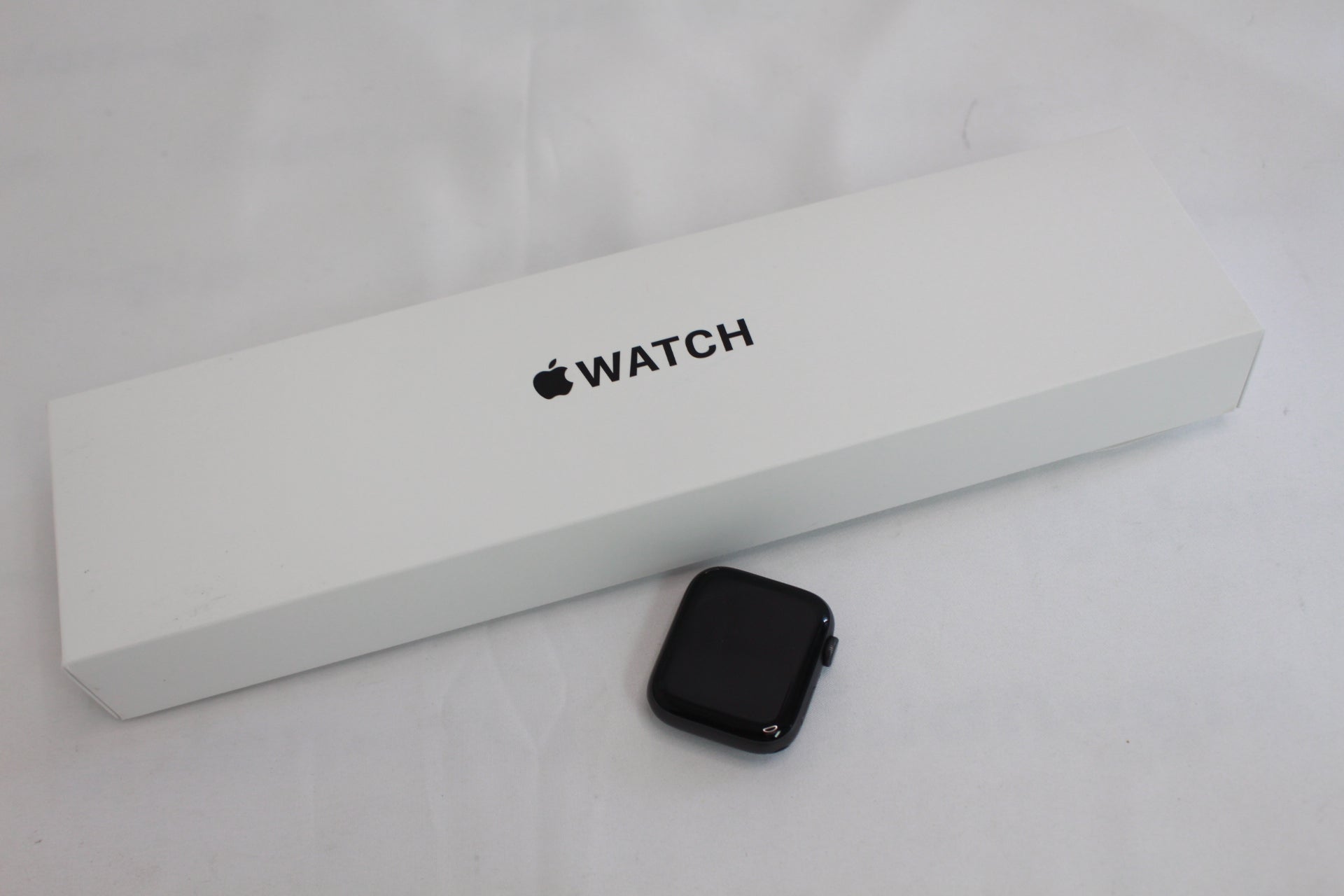 Apple Watch SE GPSモデル 44mm スペースグレイアルミニウムケース MKQ63J/A