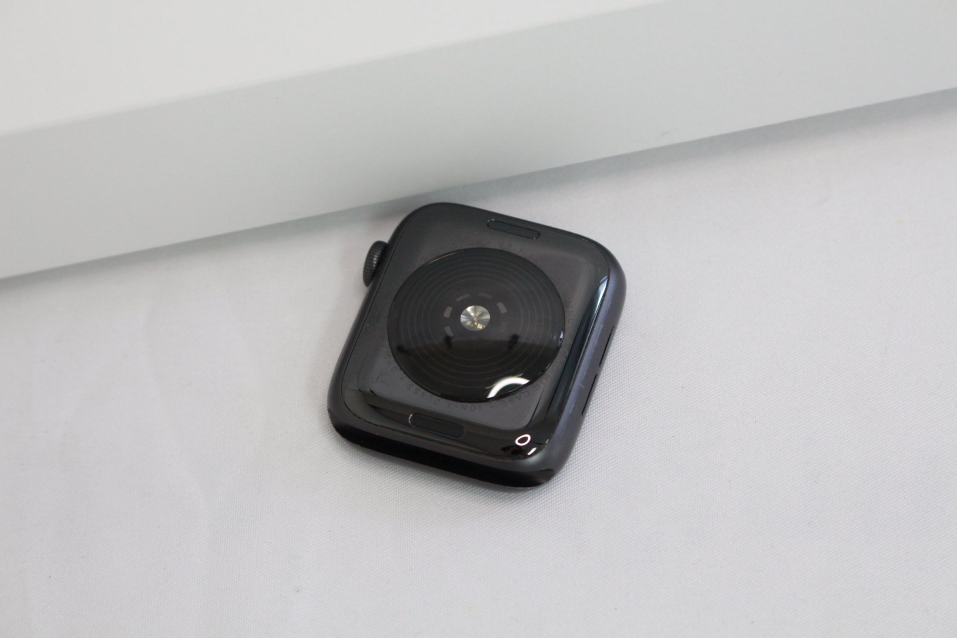 Apple Watch SE GPSモデル 44mm スペースグレイアルミニウムケース MKQ63J/A