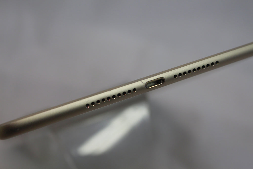 Apple iPad mini（第4世代/2015） 16GB MK712J/A