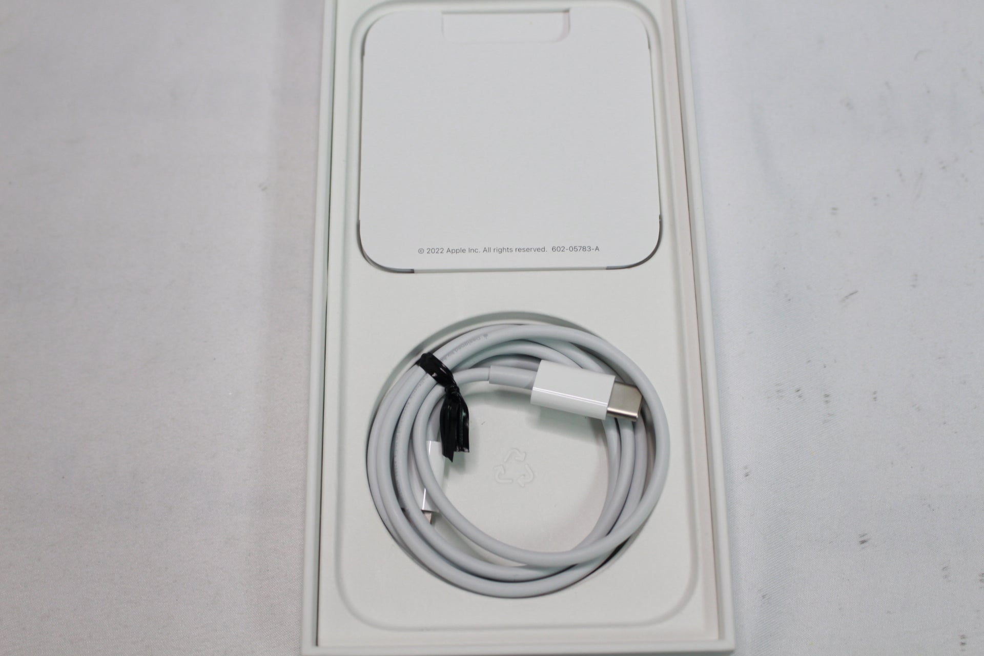 Apple iPhone 14 128GB MPUQ3J/A