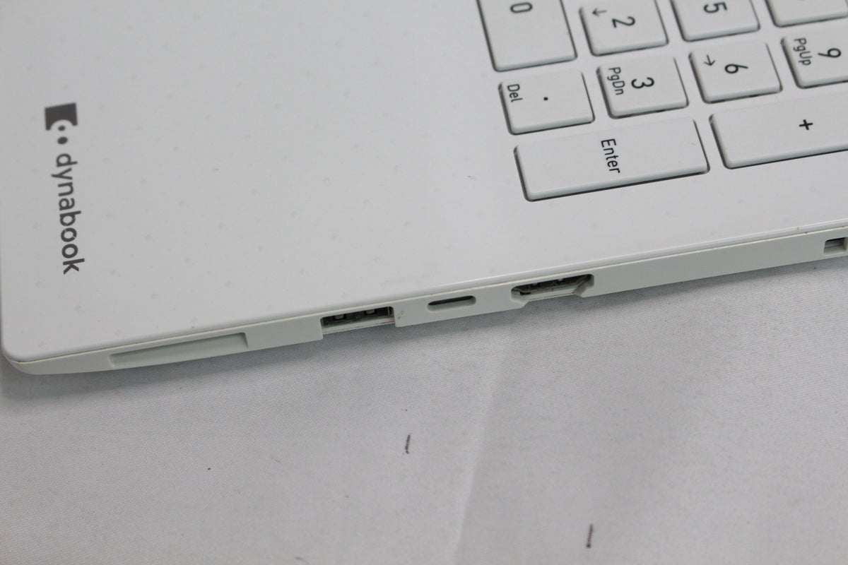 dynabook T7 P3-T7RS-BW
