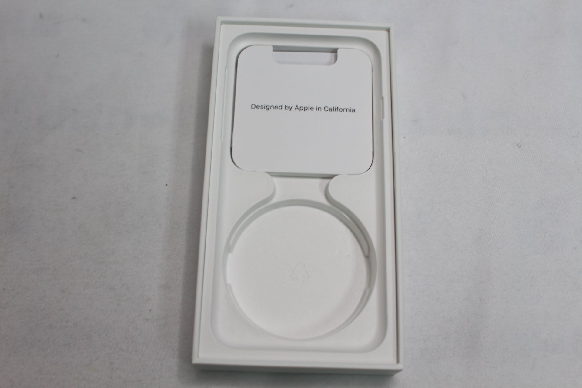Apple iPhoneSE2 64GB MHGQ3J/A