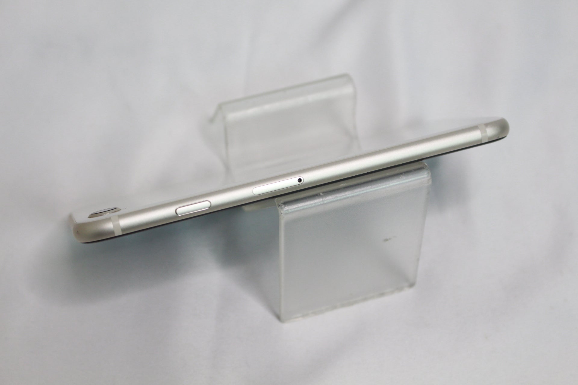 Apple iPhoneSE3 64GB MMYD3J/A