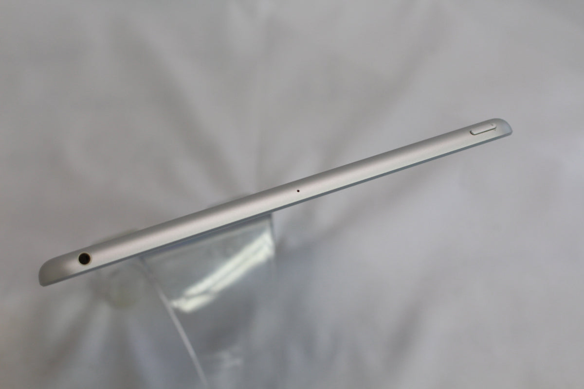 Apple iPad（第6世代/2018） 32GB MR7G2J/A
