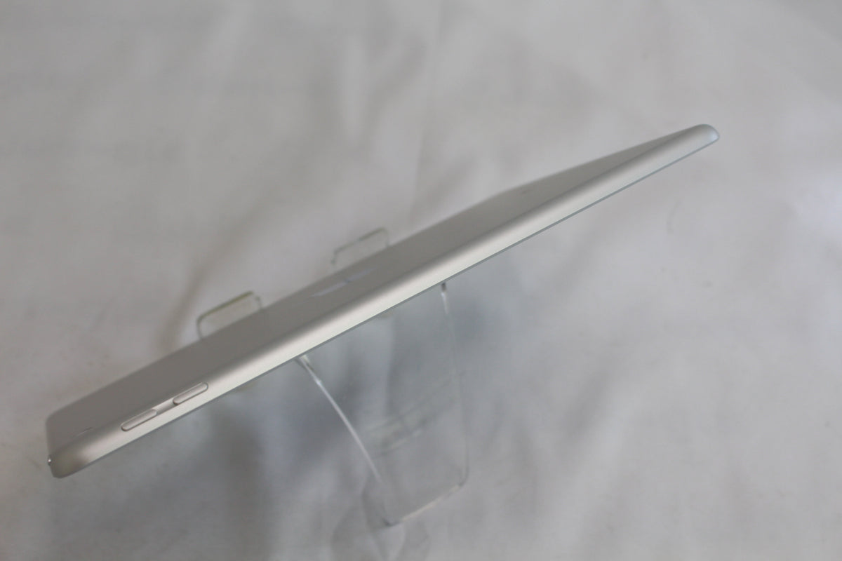 Apple iPad（第6世代/2018） 32GB MR7G2J/A