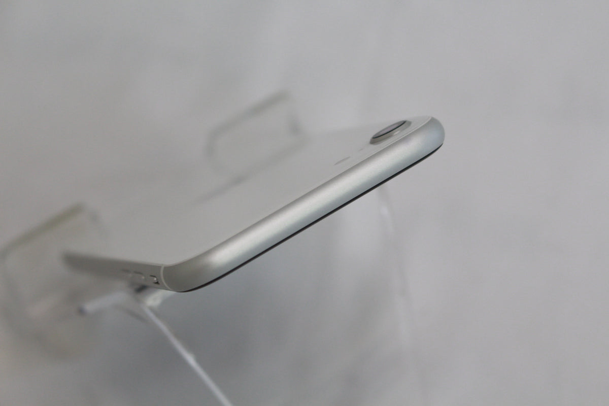Apple iPhone SE（第2世代） 64GB MHGQ3J/A