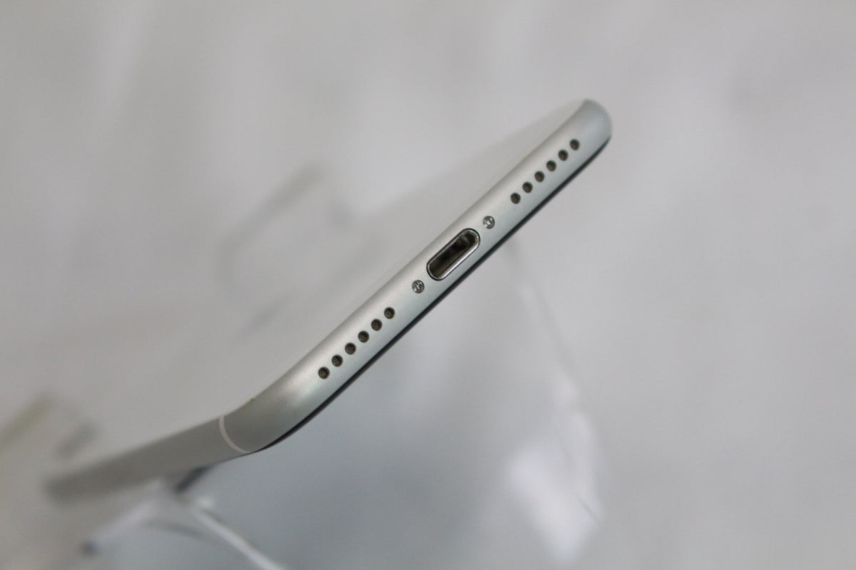 Apple MXD12J/A iPhoneSE2 128GB ☆