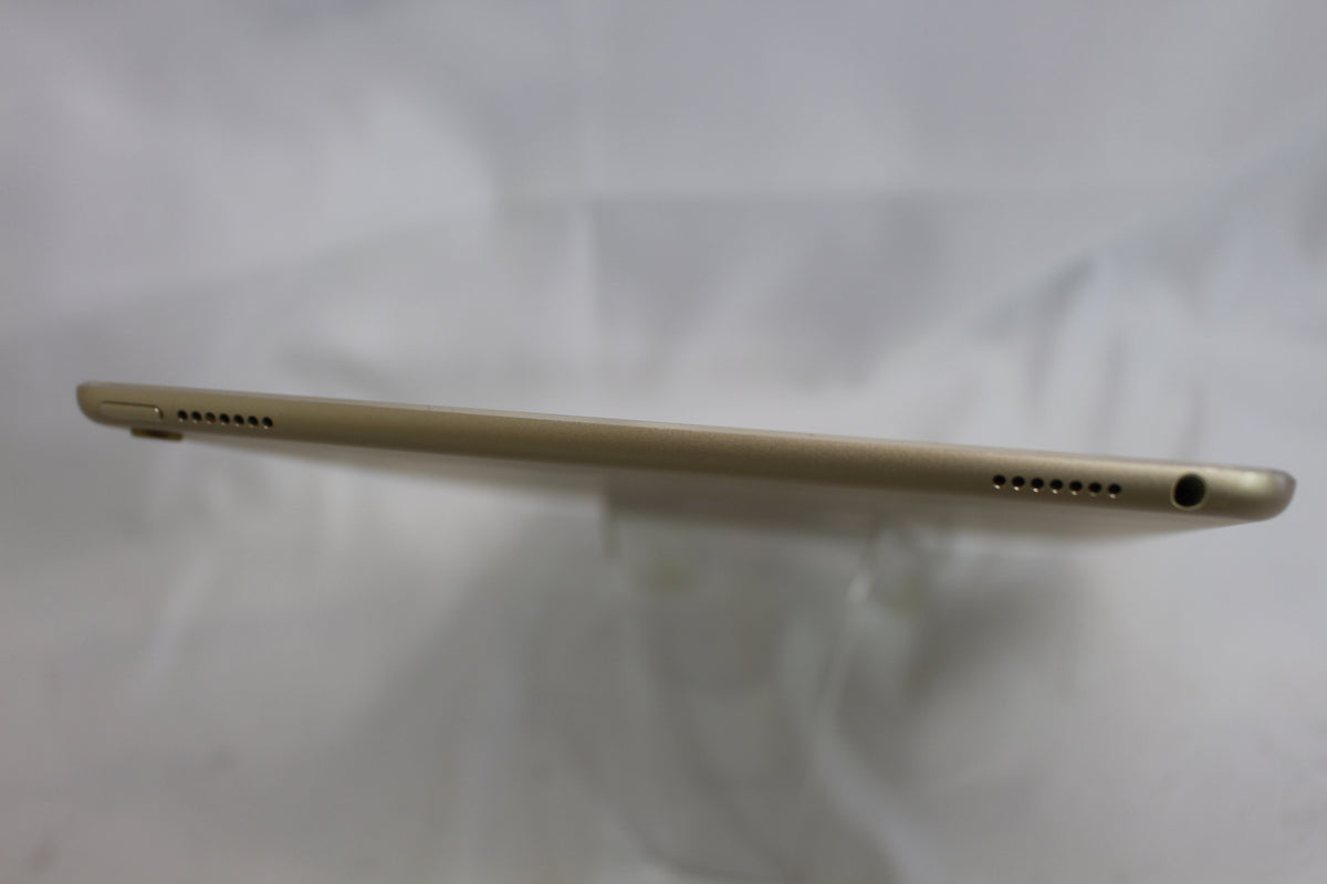 Apple iPadPro9.7（第1世代/2016） 128GB MLMX2J/A