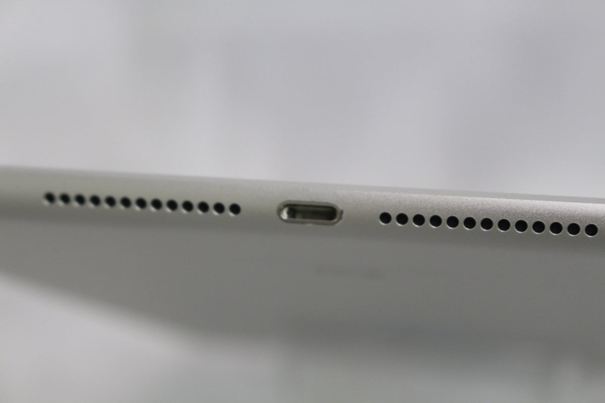 Apple iPad（第5世代/2017） 32GB MP1L2J/A